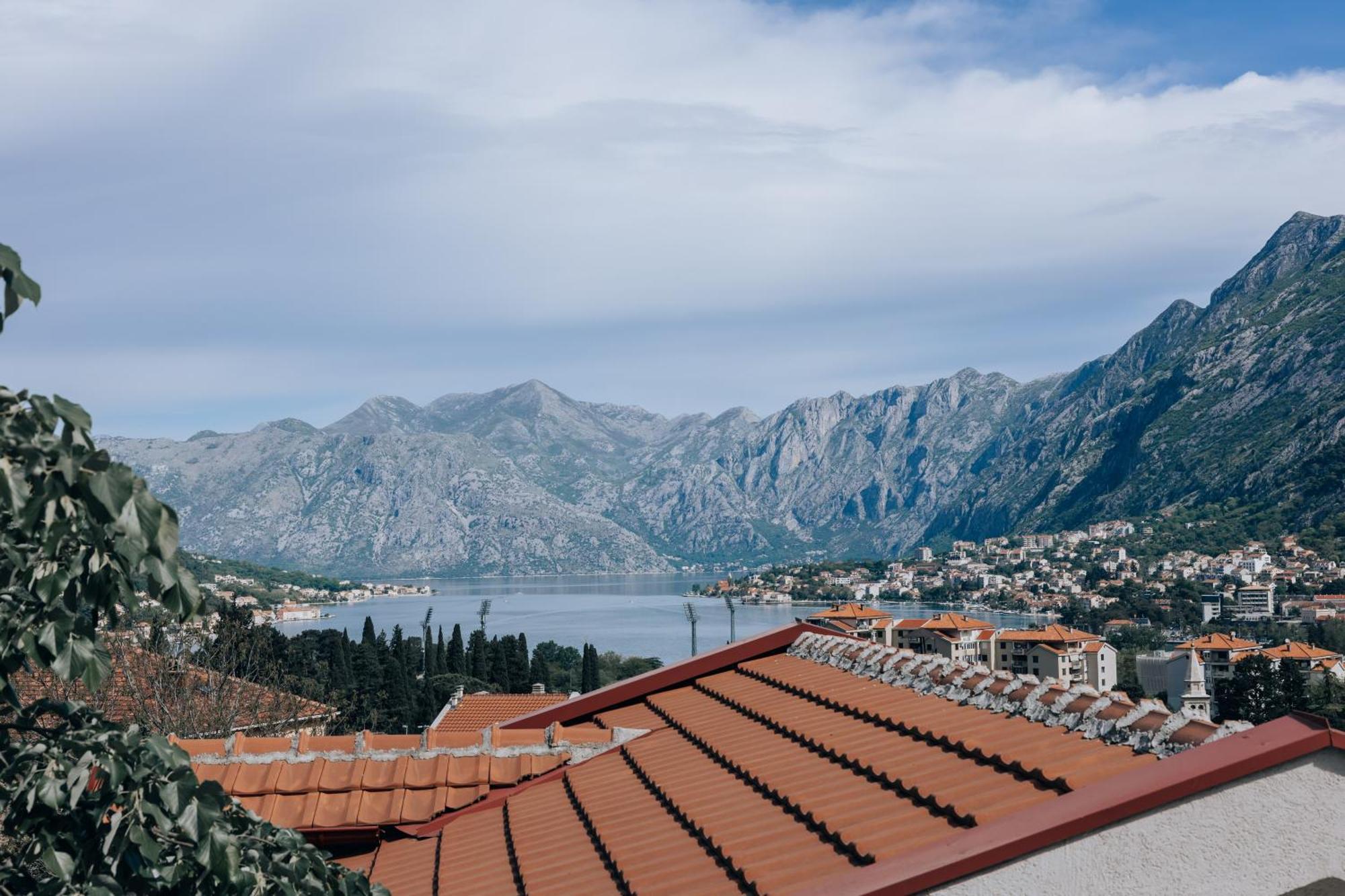 Paradise Bay Apartments Kotor Exterior photo