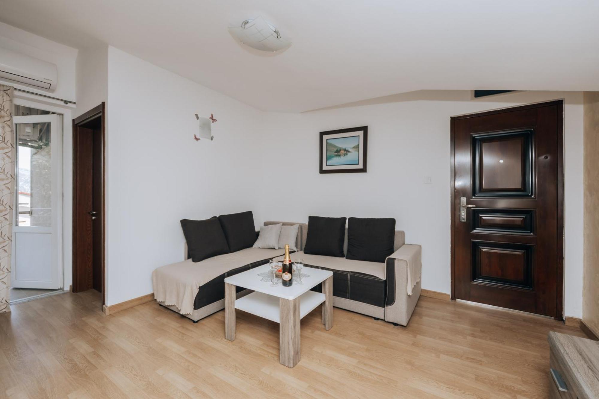 Paradise Bay Apartments Kotor Exterior photo