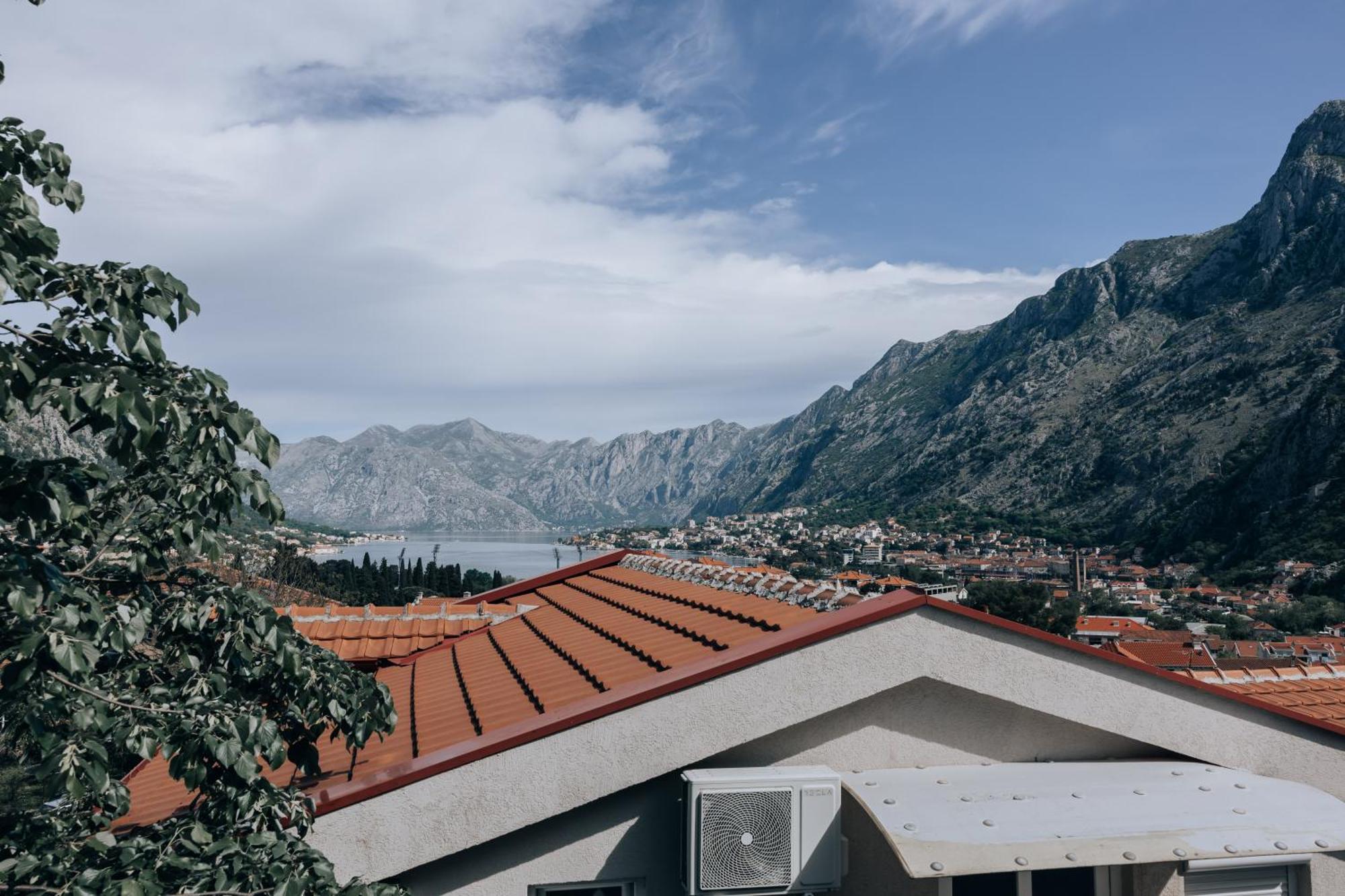 Paradise Bay Apartments Kotor Exterior photo