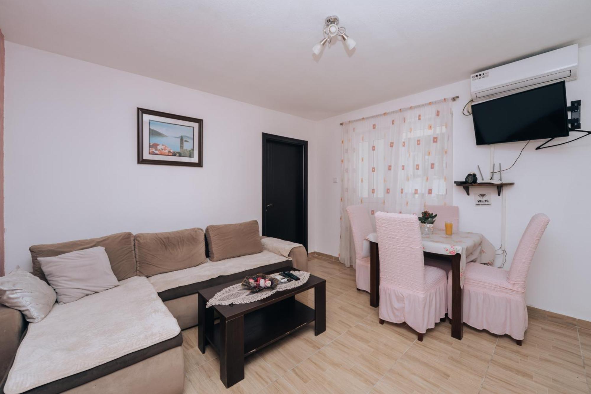 Paradise Bay Apartments Kotor Exterior photo