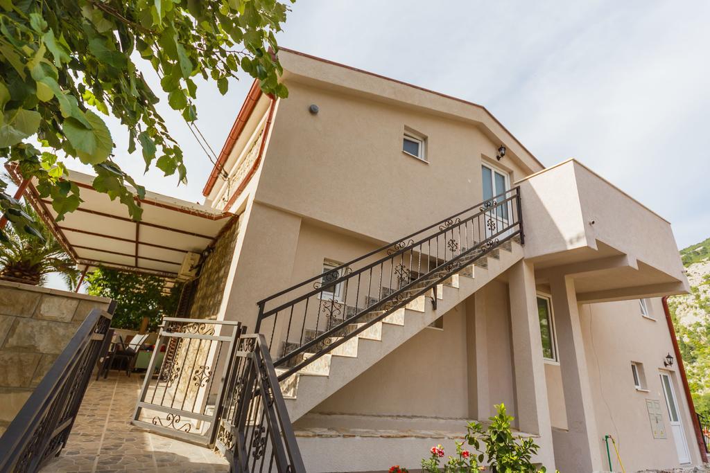 Paradise Bay Apartments Kotor Exterior photo