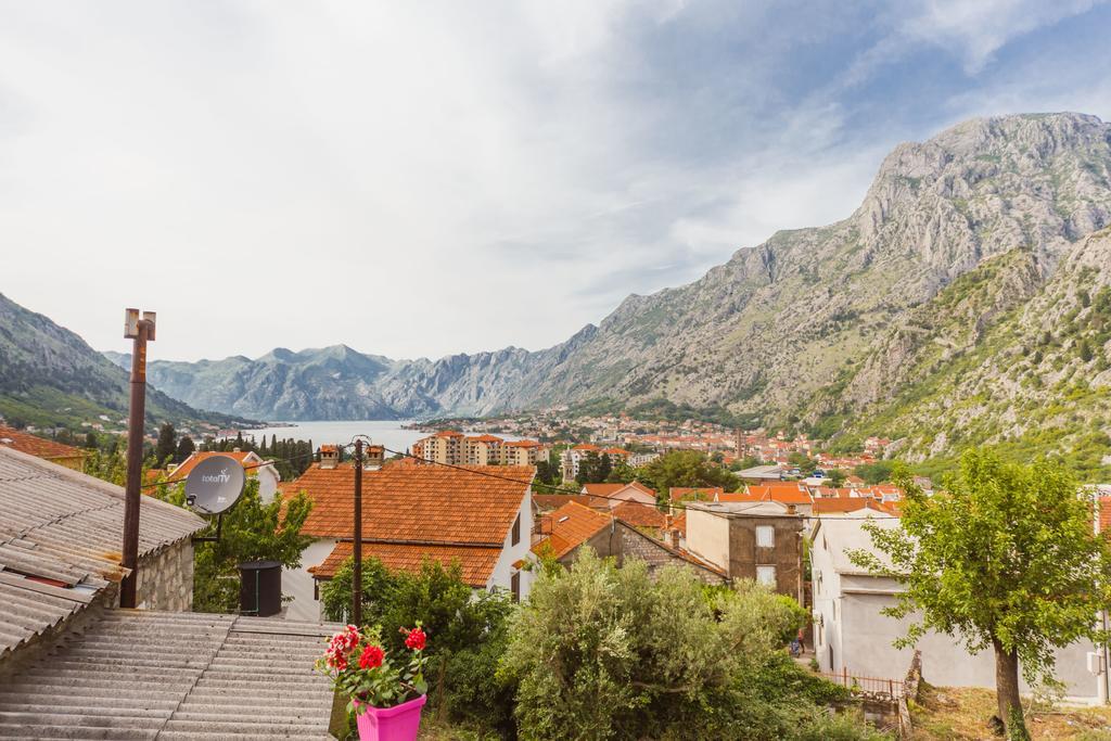 Paradise Bay Apartments Kotor Exterior photo