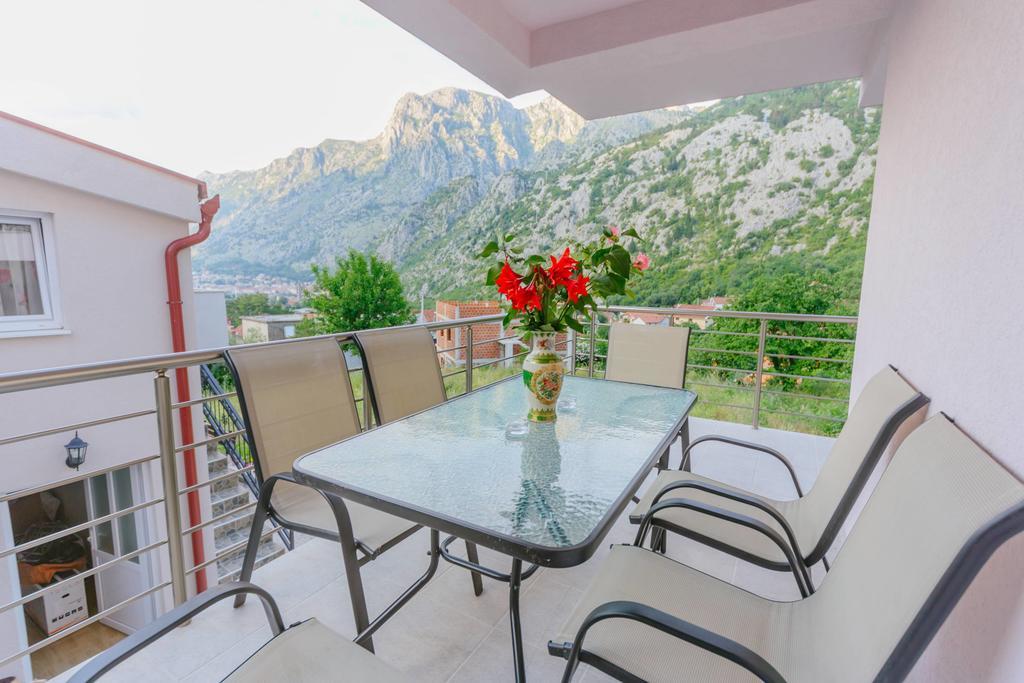 Paradise Bay Apartments Kotor Exterior photo