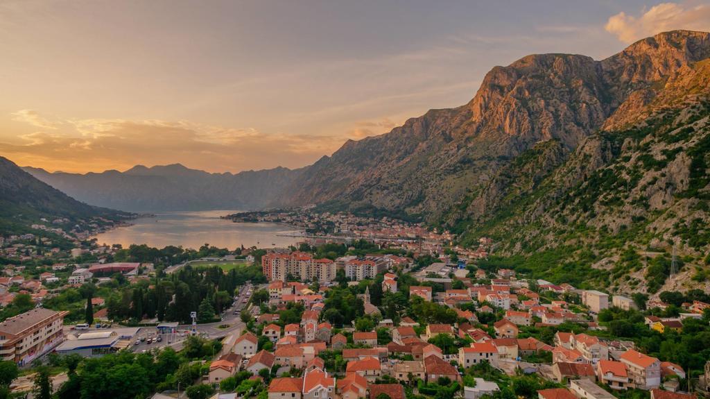 Paradise Bay Apartments Kotor Exterior photo