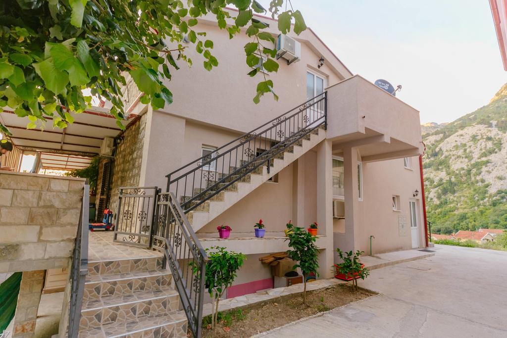 Paradise Bay Apartments Kotor Exterior photo